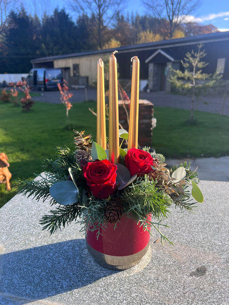 Gold candle table centre