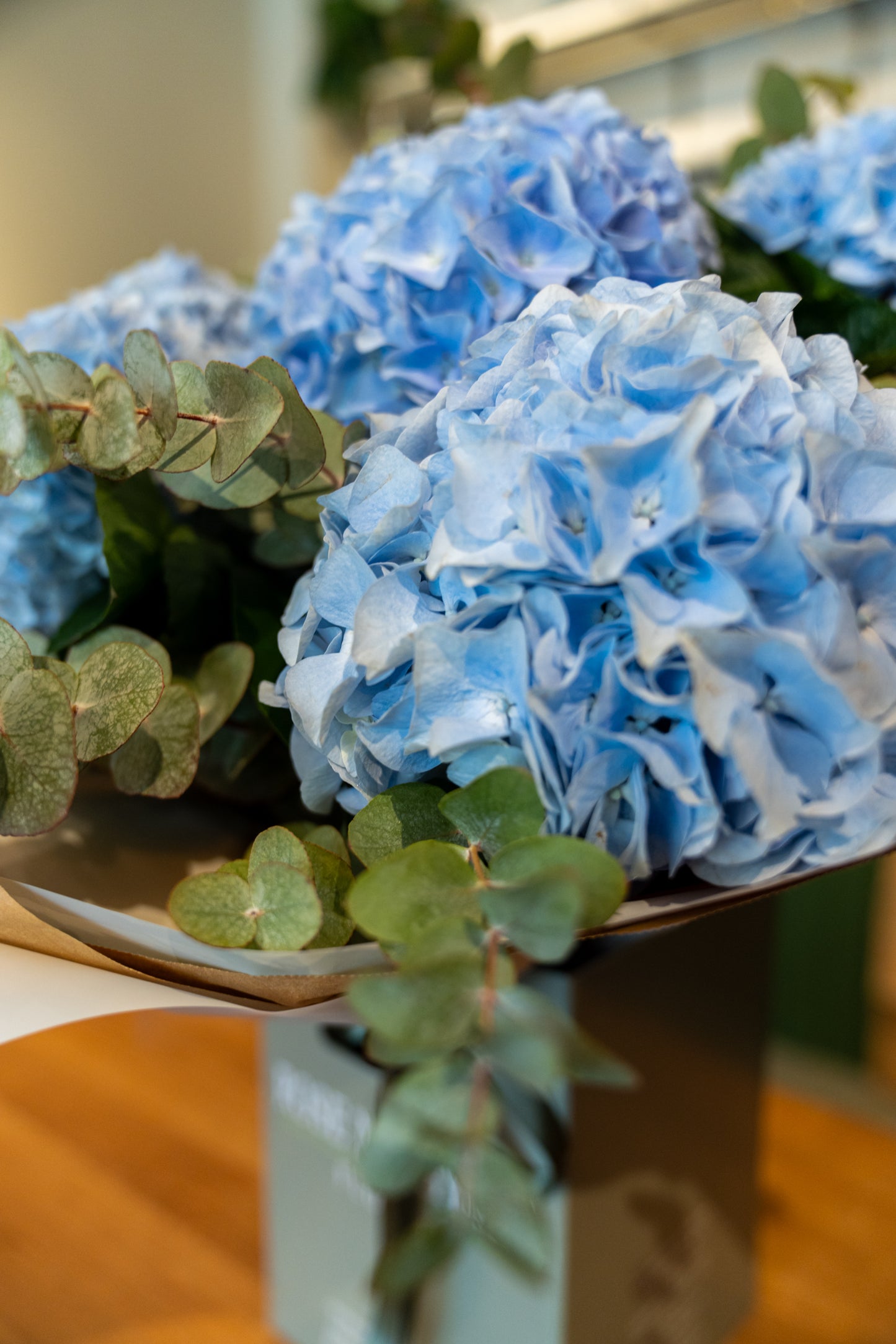 Hyndrangea Hand tie