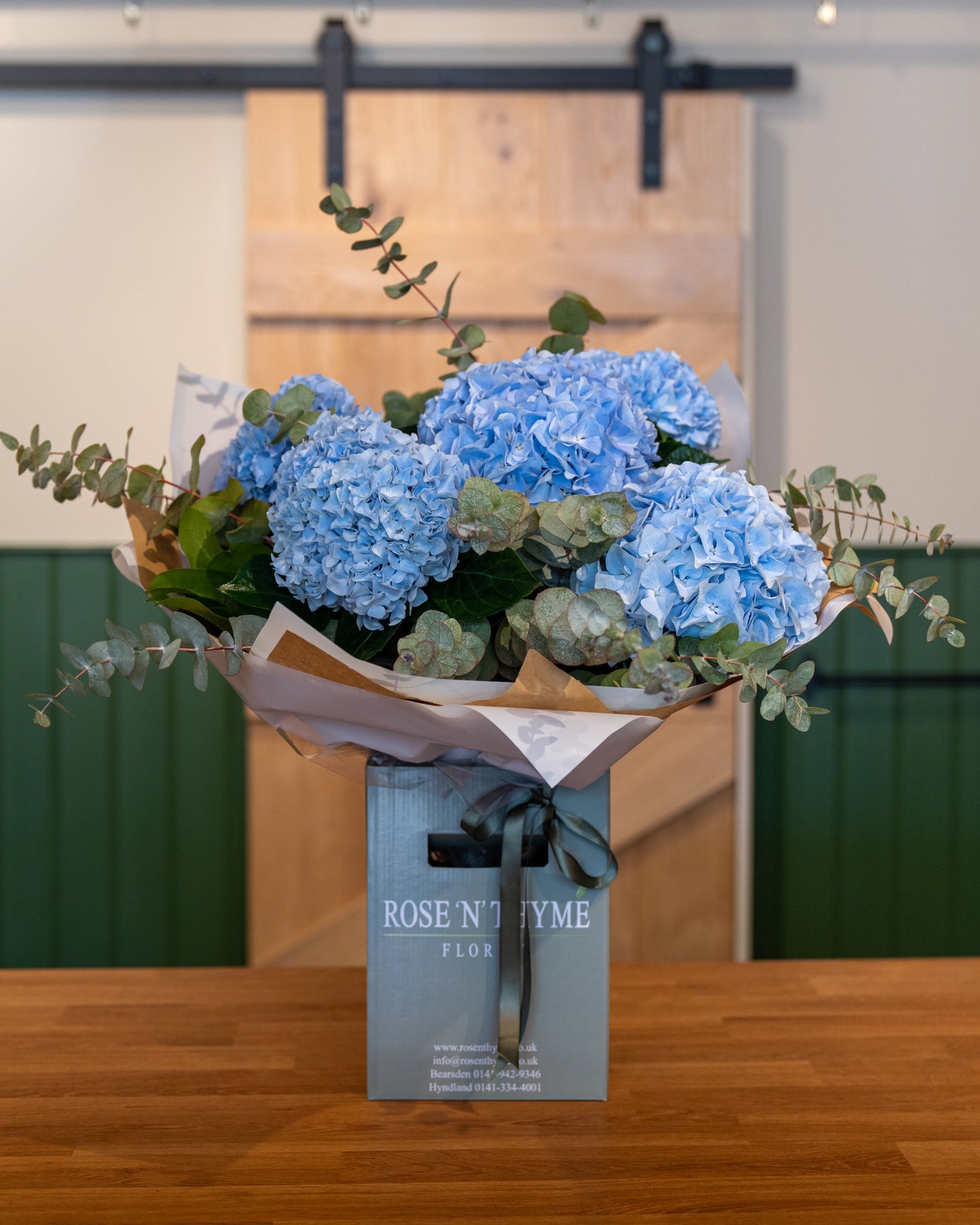 Hyndrangea Hand tie